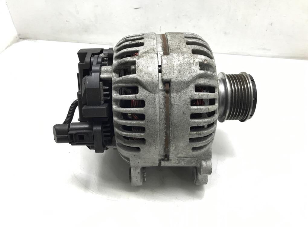 Генератор бу для Volkswagen Golf 5 1.9 TDi,  2008 г.