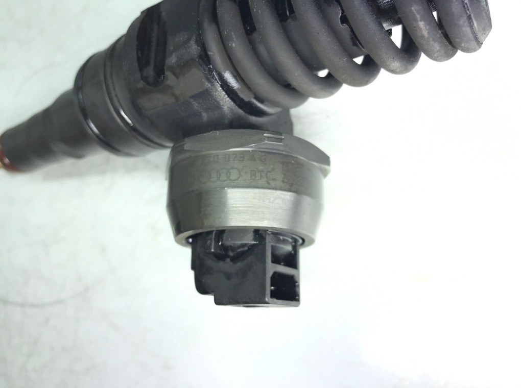 Форсунка бу для Volkswagen Golf 5 1.9 TDi,  2008 г.