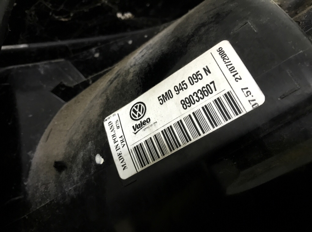 Фонарь задний левый бу для Volkswagen Golf Plus 5 1.6 i, 2006 г. Фонарь задний левый бу для Volkswagen Golf Plus 5 1.6 i, 2006 г.