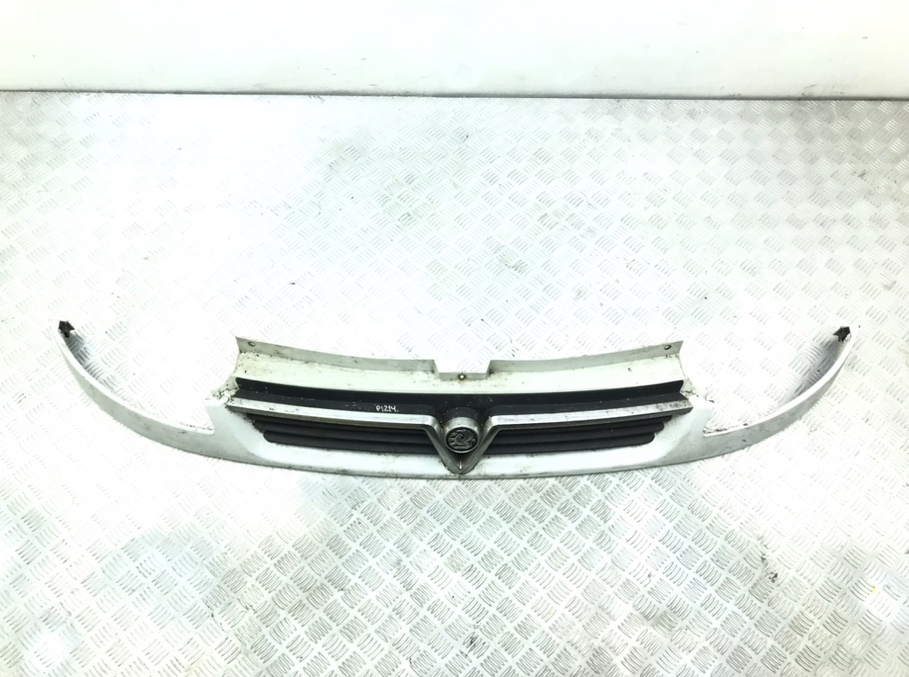 Решетка радиатора бу для Opel Vivaro 1 1.9 DCi, 2005 г. Решетка радиатора бу для Opel Vivaro 1 1.9 DCi, 2005 г.