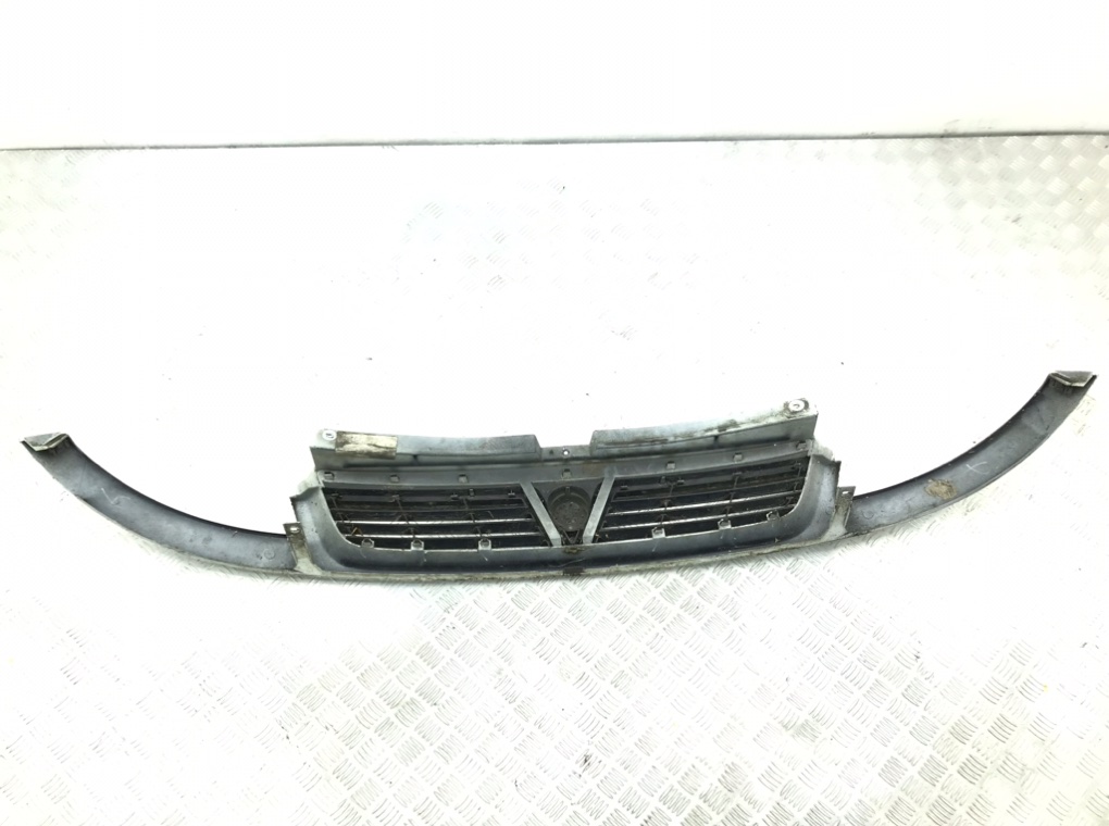 Решетка радиатора бу для Opel Vivaro 1 1.9 DCi, 2005 г. Решетка радиатора бу для Opel Vivaro 1 1.9 DCi, 2005 г.