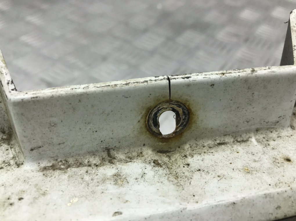 Решетка радиатора бу для Opel Vivaro 1 1.9 DCi, 2005 г. Решетка радиатора бу для Opel Vivaro 1 1.9 DCi, 2005 г.