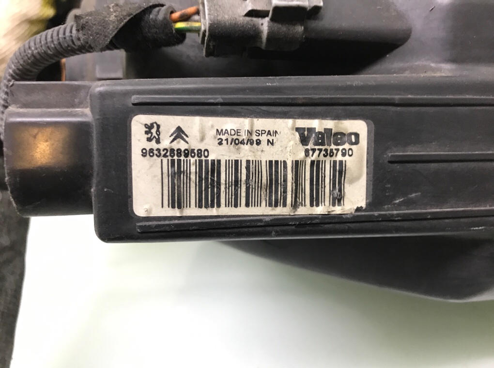 Фара левая бу для Peugeot 206 1 1.4 i, 2001 г. Фара левая бу для Peugeot 206 1 1.4 i, 2001 г.