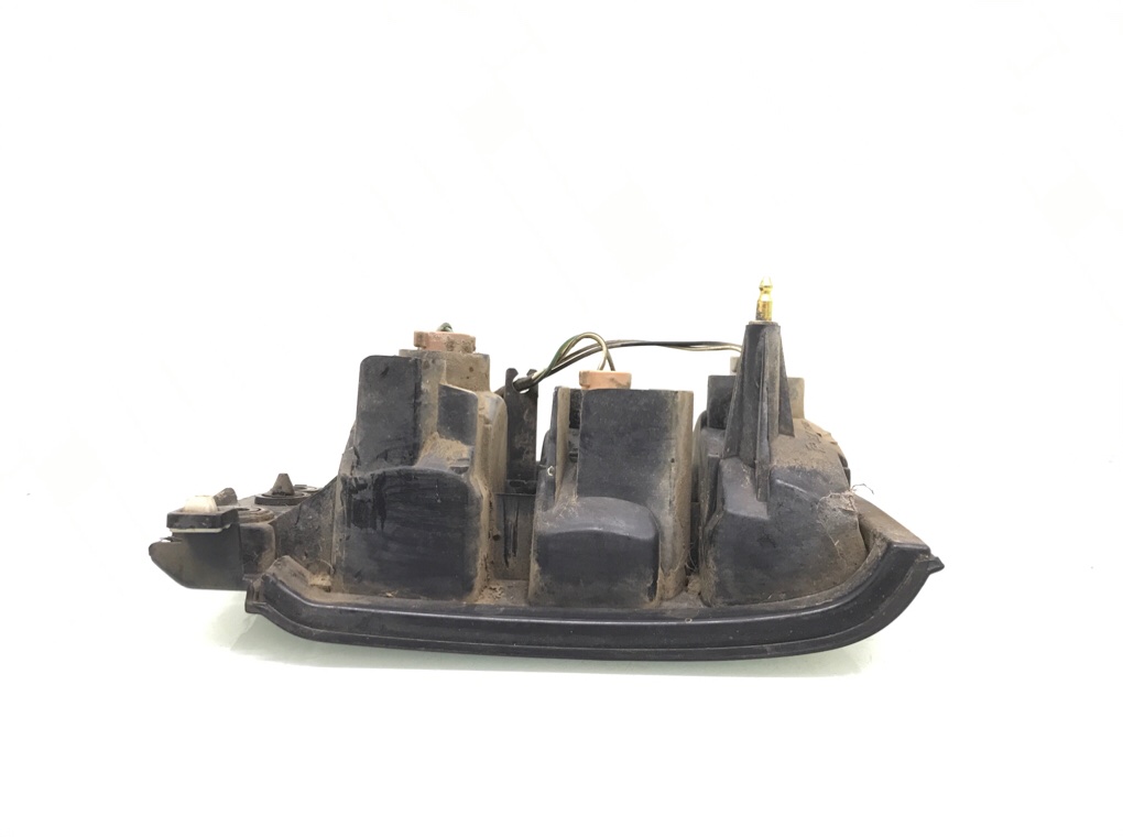 Фонарь задний правый бу для Toyota RAV4 1 2.0 i, 1998 г. Фонарь задний правый бу для Toyota RAV4 1 2.0 i, 1998 г.