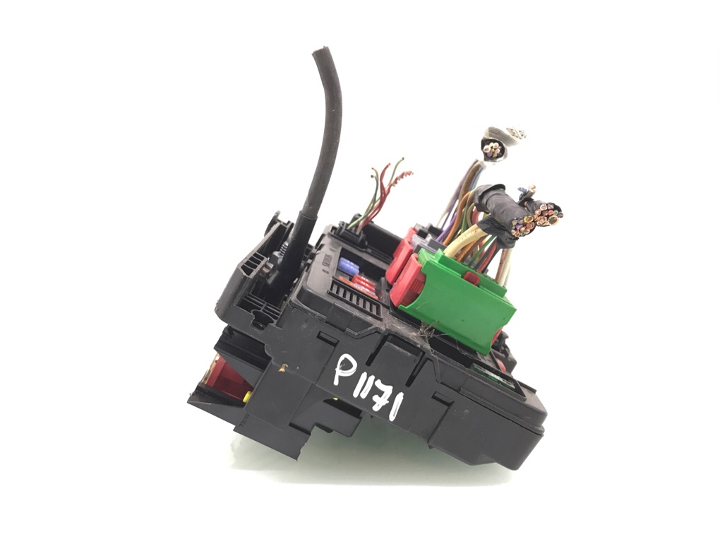 Блок предохранителей бу для Citroen Berlingo 1 1.6 HDi, 2007 г. Блок предохранителей бу для Citroen Berlingo 1 1.6 HDi, 2007 г.