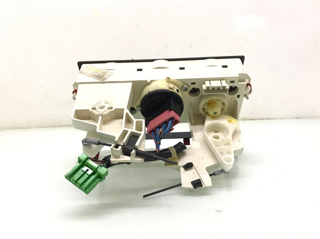 Блок управления печки/климат-контроля бу для Honda Accord 6 1.8 i, 1999 г. Блок управления печки/климат-контроля бу для Honda Accord 6 1.8 i, 1999 г.