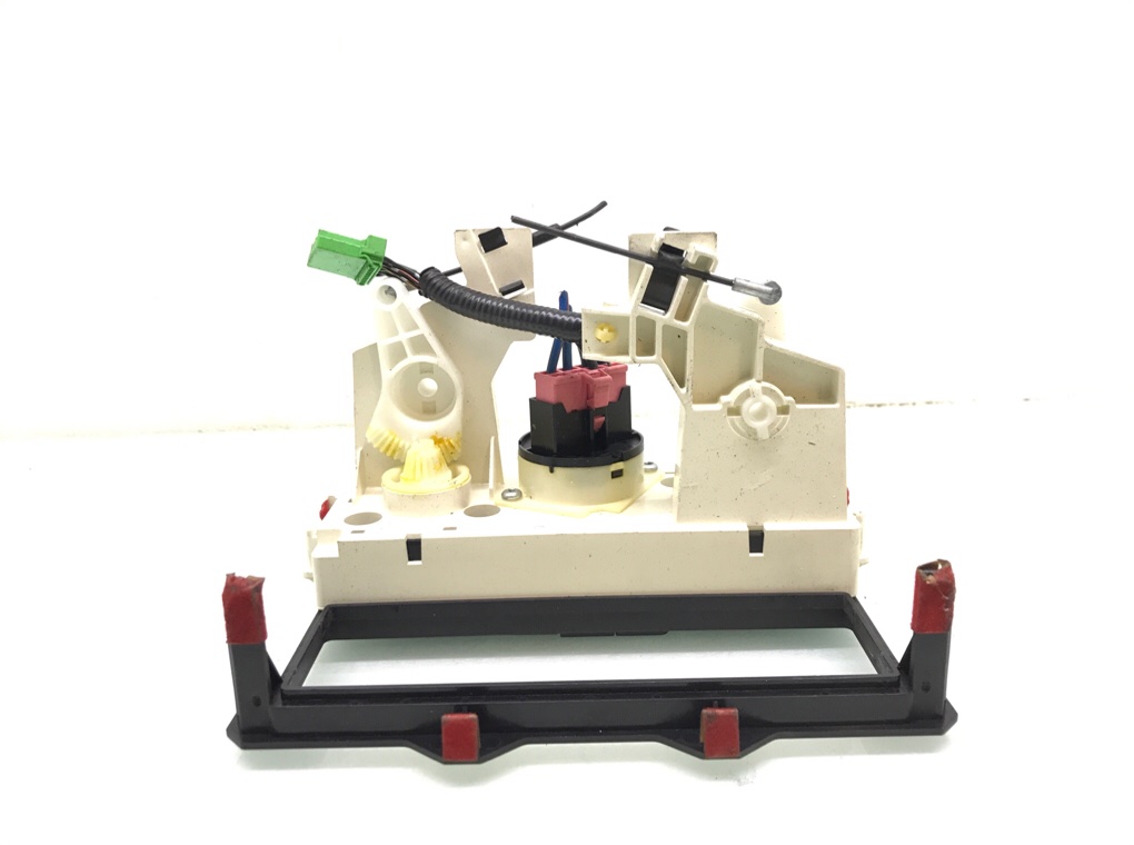 Блок управления печки/климат-контроля бу для Honda Accord 6 1.8 i, 1999 г. Блок управления печки/климат-контроля бу для Honda Accord 6 1.8 i, 1999 г.