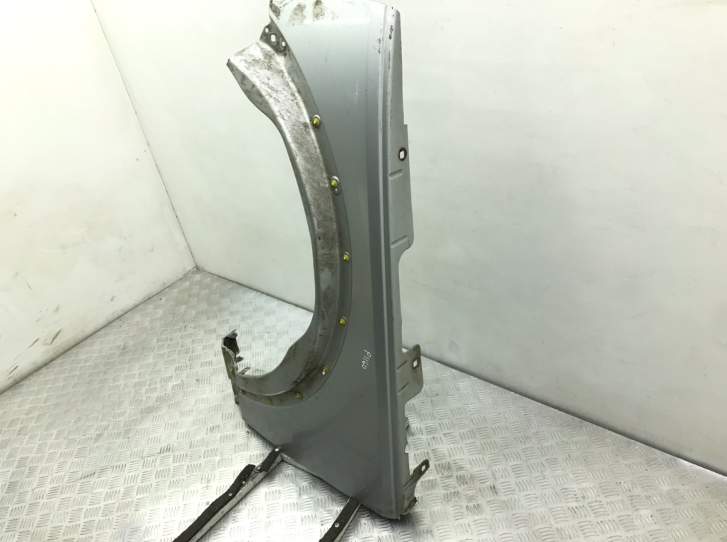 Крыло переднее левое бу для Land Rover Discovery 3 2.7 TD,  2007 г.