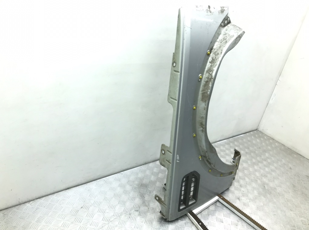 Крыло переднее правое бу для Land Rover Discovery 3 2.7 TD,  2007 г.