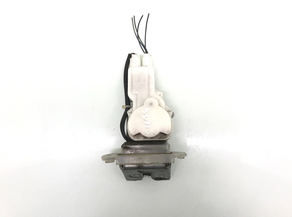 Замок багажника бу для Suzuki Swift 3 1.5 i, 2007 г. Замок багажника бу для Suzuki Swift 3 1.5 i, 2007 г.