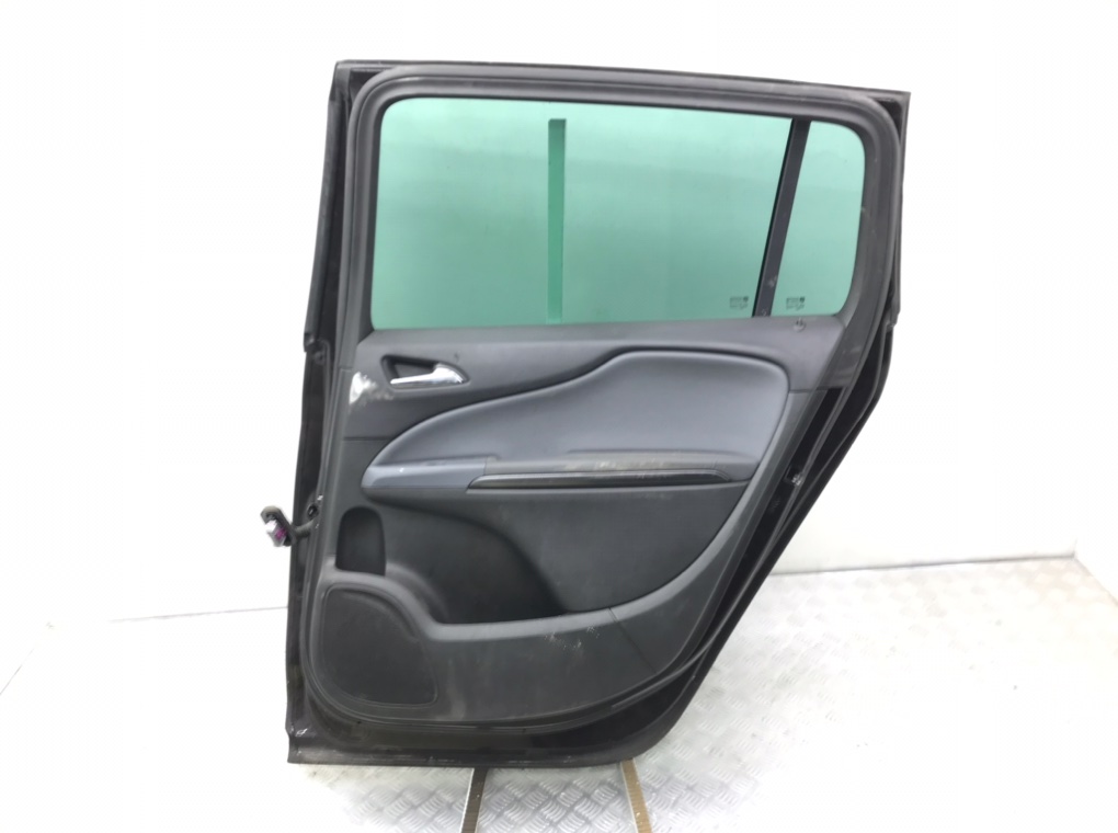 Дверь задняя правая бу для Opel Zafira C 2.0 CDTi,  2013 г.