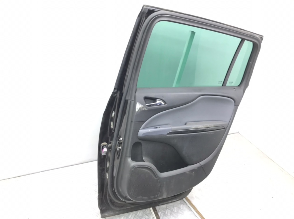 Дверь задняя правая бу для Opel Zafira C 2.0 CDTi,  2013 г.