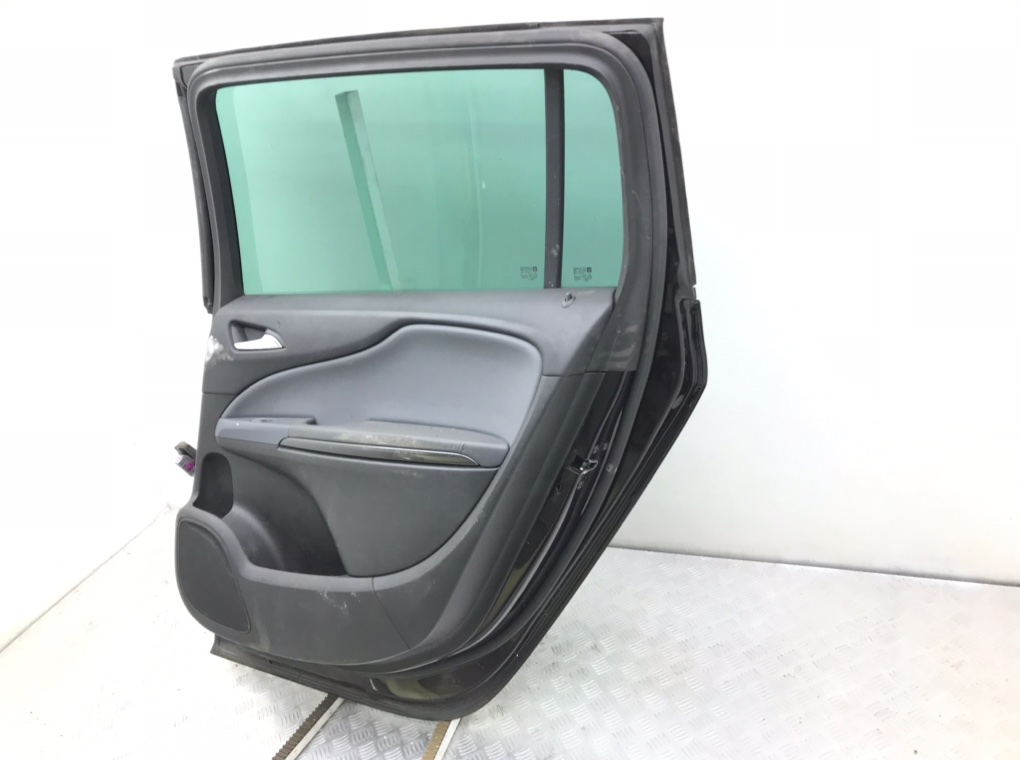 Дверь задняя правая бу для Opel Zafira C 2.0 CDTi,  2013 г.