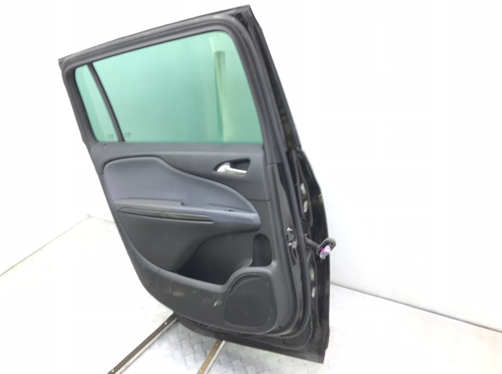 Дверь задняя левая бу для Opel Zafira C 2.0 CDTi,  2013 г.