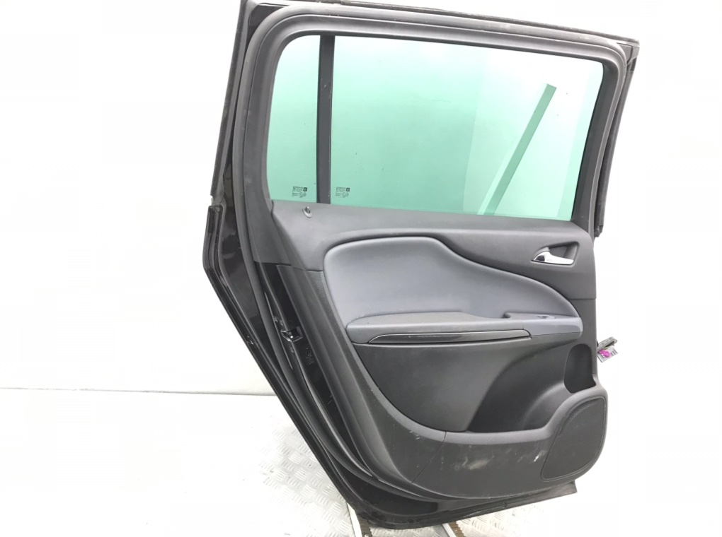 Дверь задняя левая бу для Opel Zafira C 2.0 CDTi,  2013 г.
