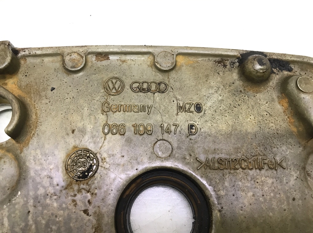 Крышка двигателя передняя бу для Audi TT  3.2 i,  2004 г.