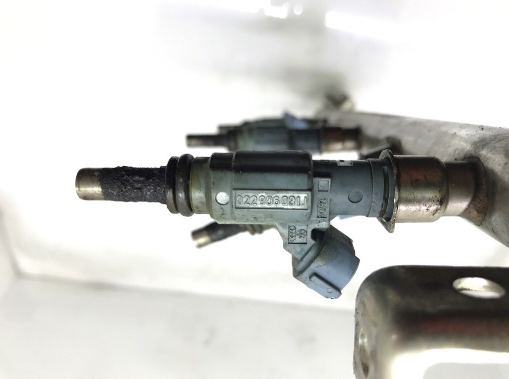 Топливная рампа бу для Audi TT  3.2 i,  2004 г.