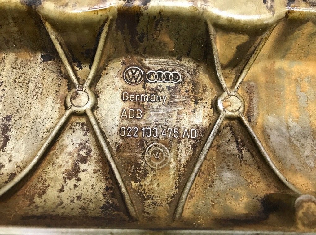 Клапанная крышка бу для Audi TT  3.2 i,  2004 г.