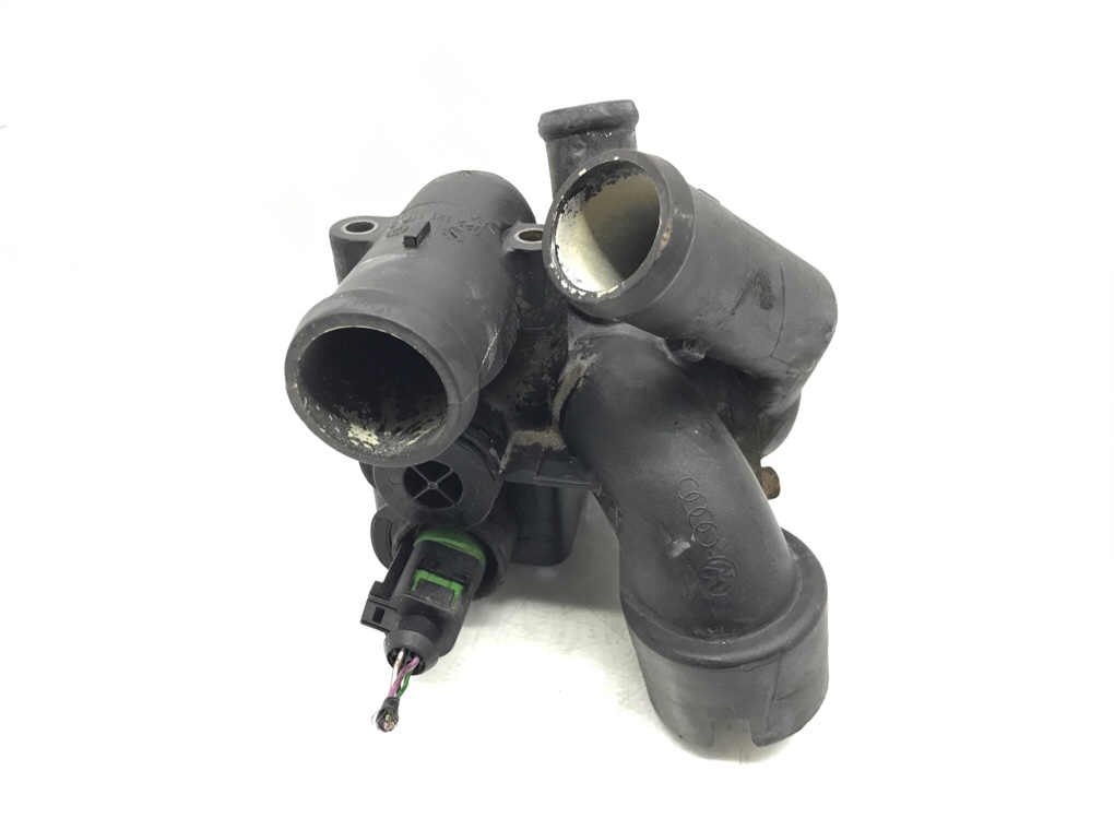 Корпус термостата бу для Audi TT  3.2 i,  2004 г.