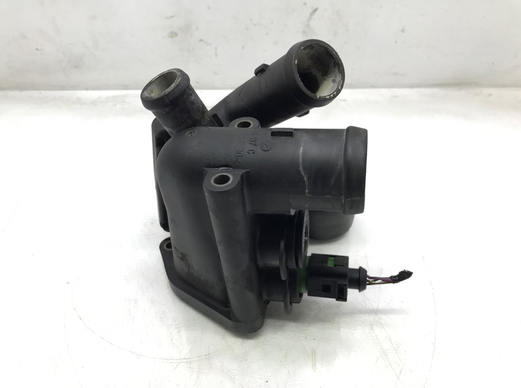 Корпус термостата бу для Audi TT  3.2 i,  2004 г.