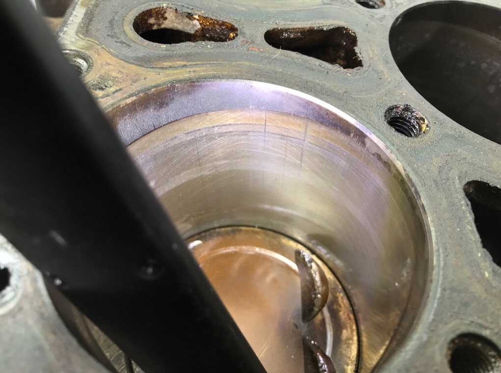 Блок цилиндров бу для Audi TT  3.2 i,  2004 г.