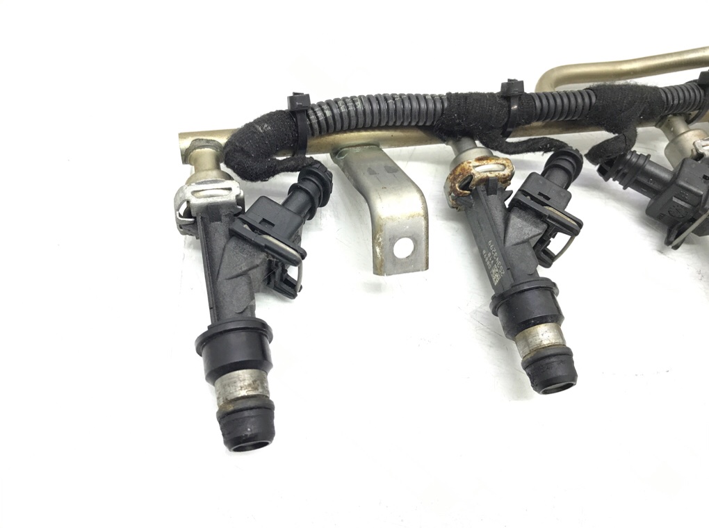 Топливная рампа бу для Opel Meriva A 1.6 i, 2010 г. Топливная рампа бу для Opel Meriva A 1.6 i, 2010 г.