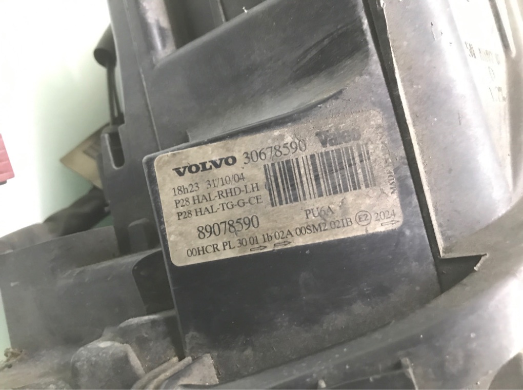 Фара левая бу для Volvo XC90  2.4 D5,  2004 г.