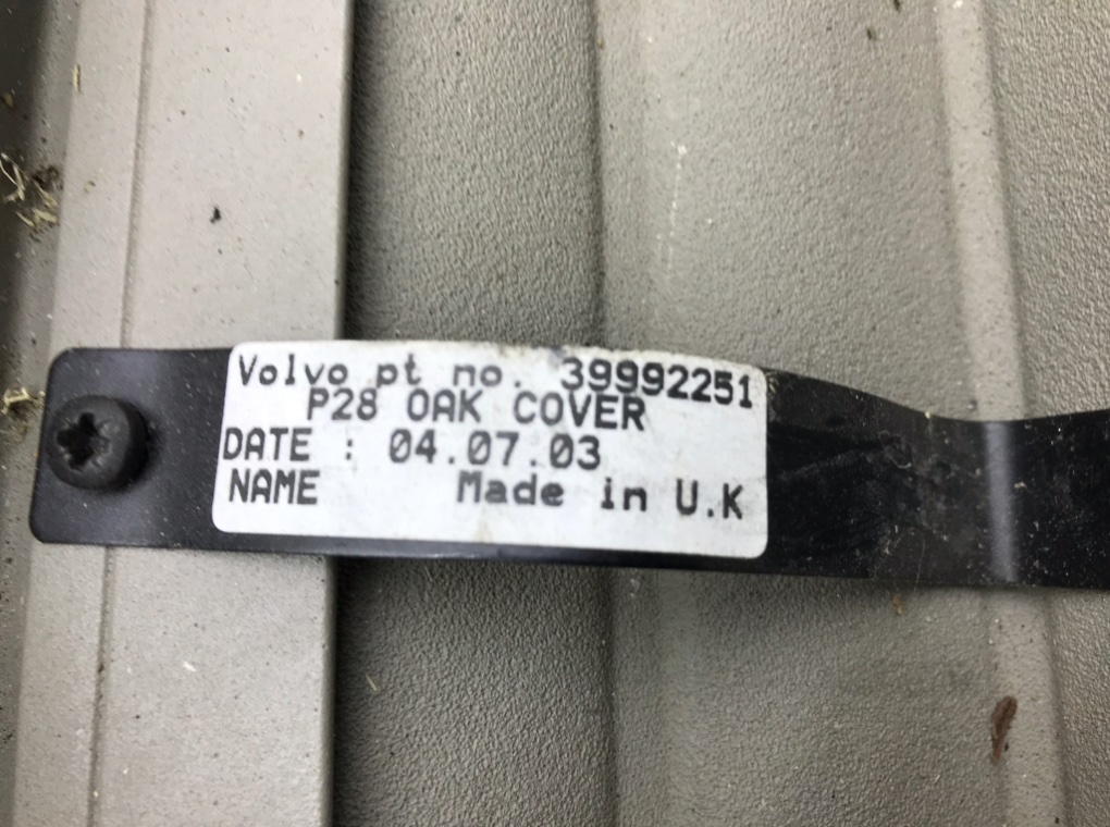 Шторка багажника бу для Volvo XC90  2.4 D5,  2004 г.