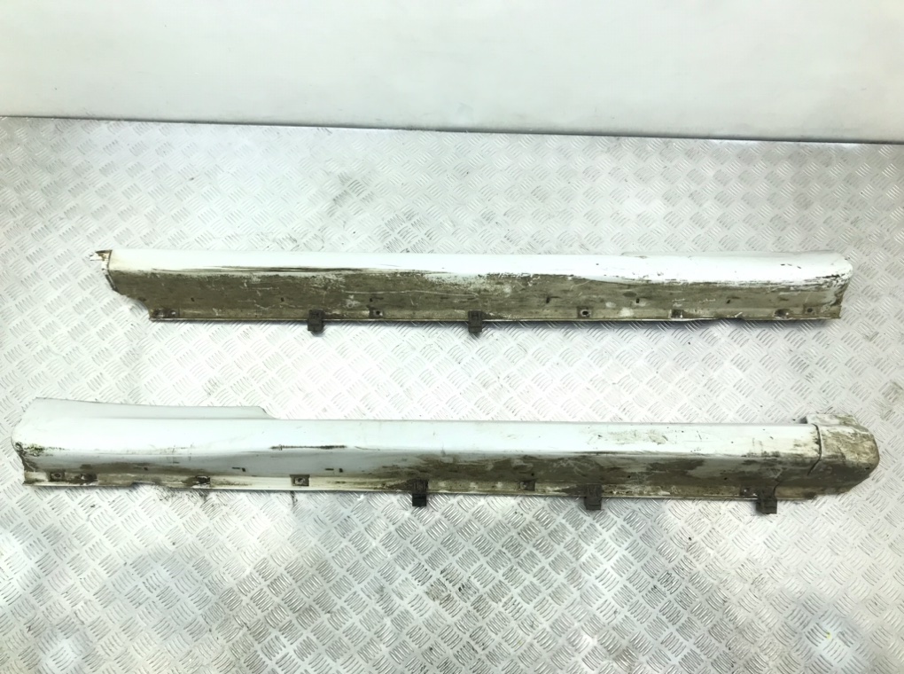 Накладка на порог бу для Opel Corsa D 1.4 i, 2009 г. Накладка на порог бу для Opel Corsa D 1.4 i, 2009 г.