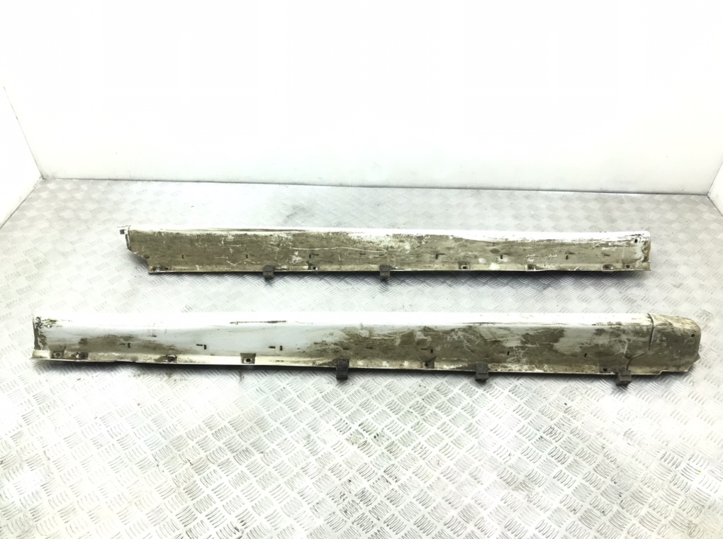 Накладка на порог бу для Opel Corsa D 1.4 i, 2009 г. Накладка на порог бу для Opel Corsa D 1.4 i, 2009 г.