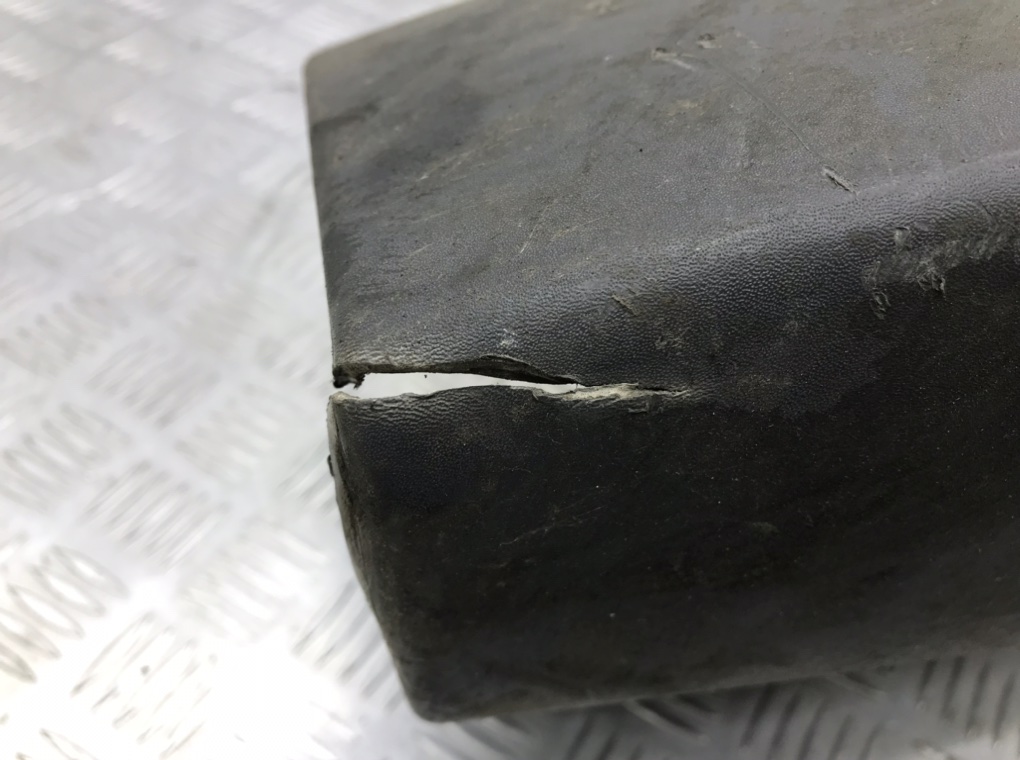 Клык бампера задний правый бу для Opel Vivaro 1 1.9 DCi,  2005 г.