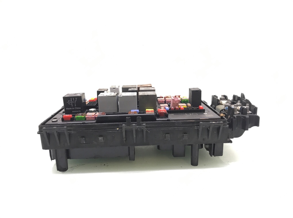 Блок предохранителей бу для Opel Zafira C 2.0 CDTi, 2013 г. Блок предохранителей бу для Opel Zafira C 2.0 CDTi, 2013 г.