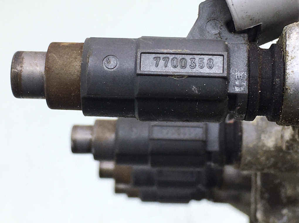 Топливная рампа бу для Suzuki Grand Vitara 1 1.6 i, 2003 г. Топливная рампа бу для Suzuki Grand Vitara 1 1.6 i, 2003 г.