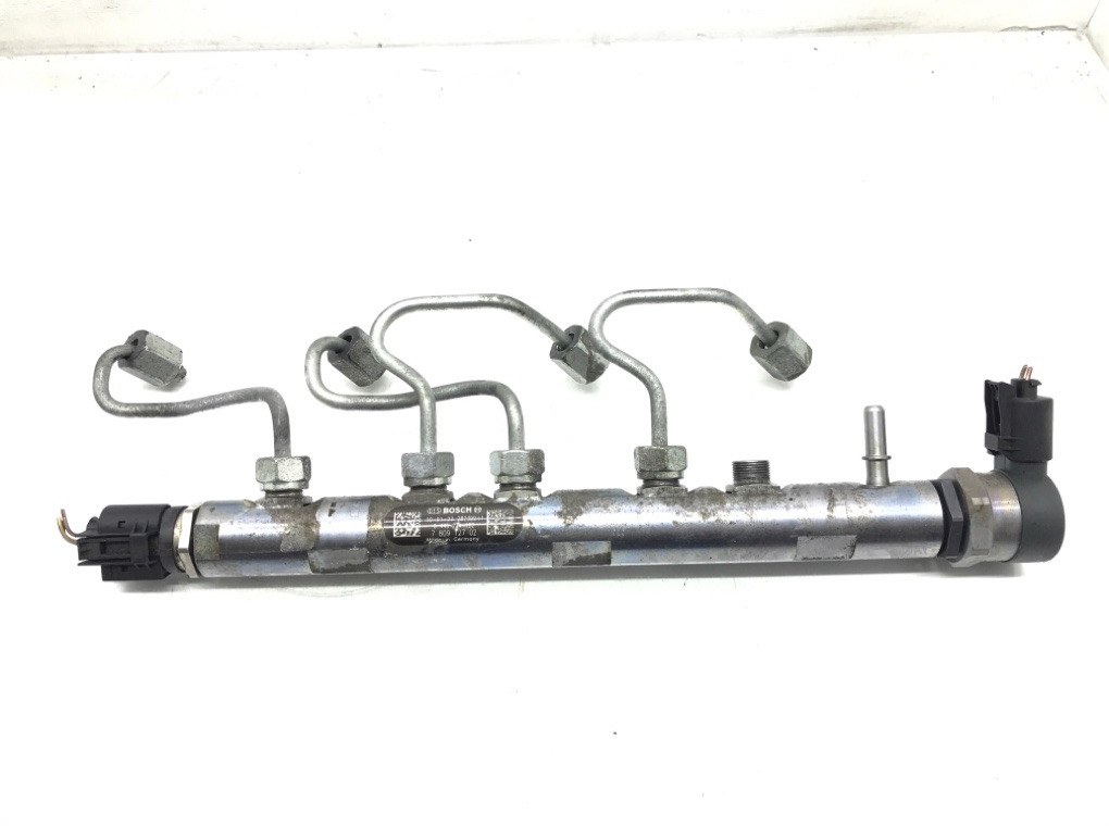 Топливная рампа бу для BMW 1 E87/E81/E82/E88 2.0 TD, 2010 г.