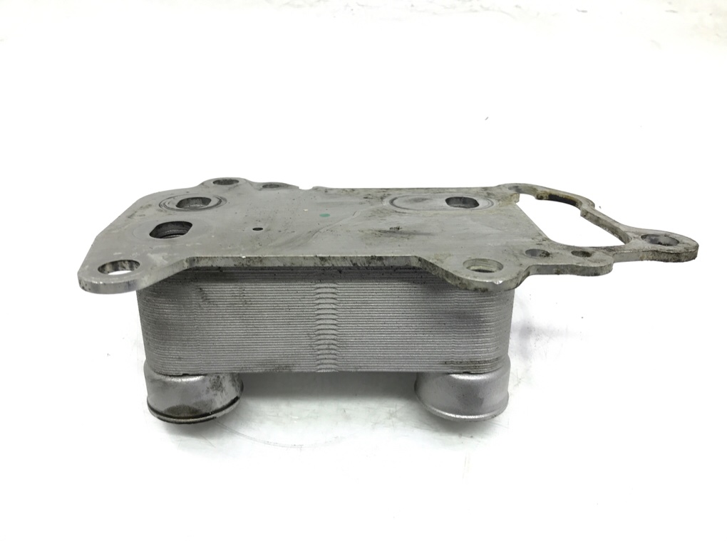 Радиатор масляный бу для BMW 1 E87/E81/E82/E88 2.0 TD, 2010 г. Радиатор масляный бу для BMW 1 E87/E81/E82/E88 2.0 TD, 2010 г.