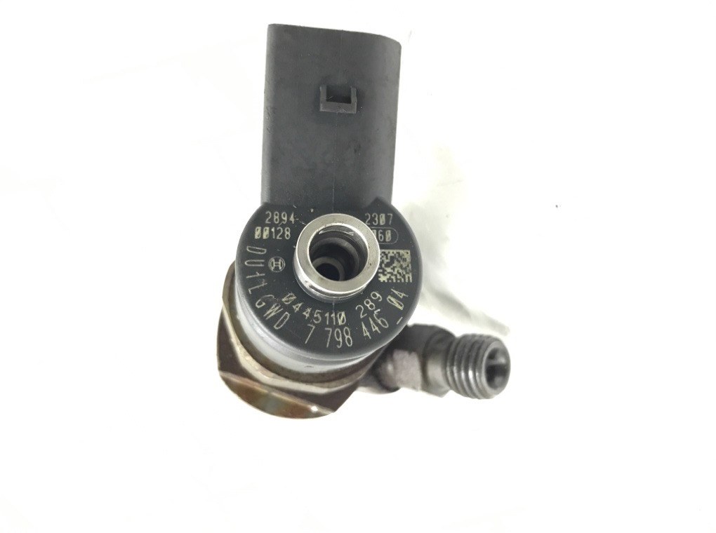 Форсунка бу для BMW 1 E87/E81/E82/E88 2.0 TD,  2010 г.