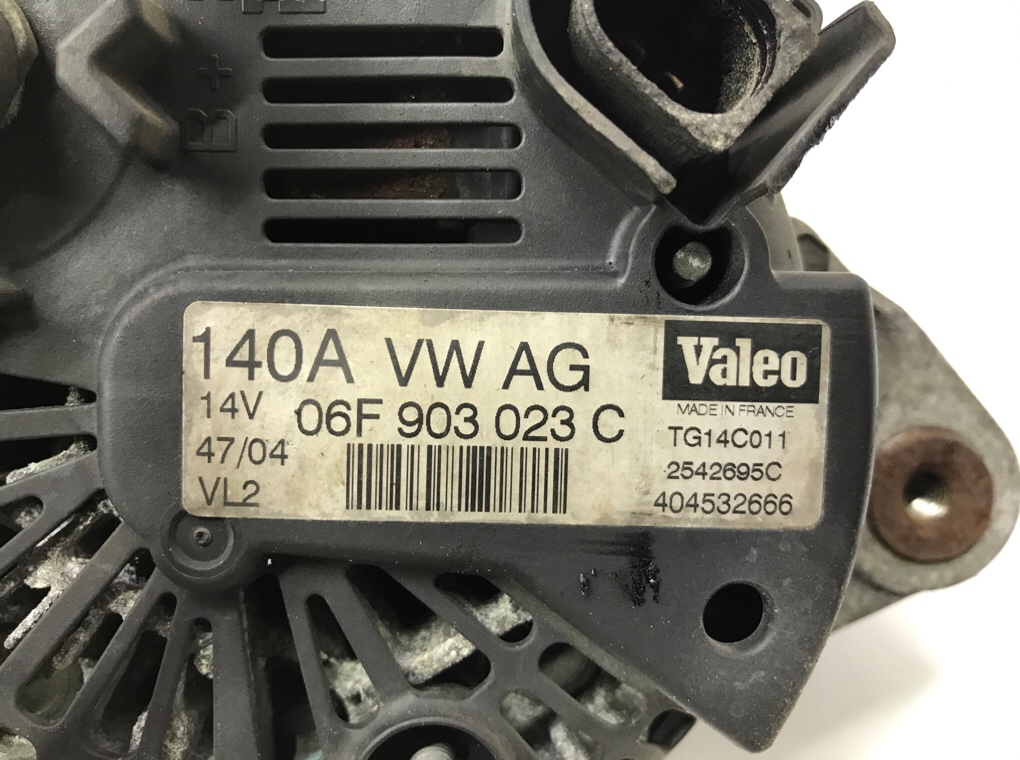 Генератор бу для Volkswagen Golf 5 1.9 TDi, 2004 г. Генератор бу для Volkswagen Golf 5 1.9 TDi, 2004 г.