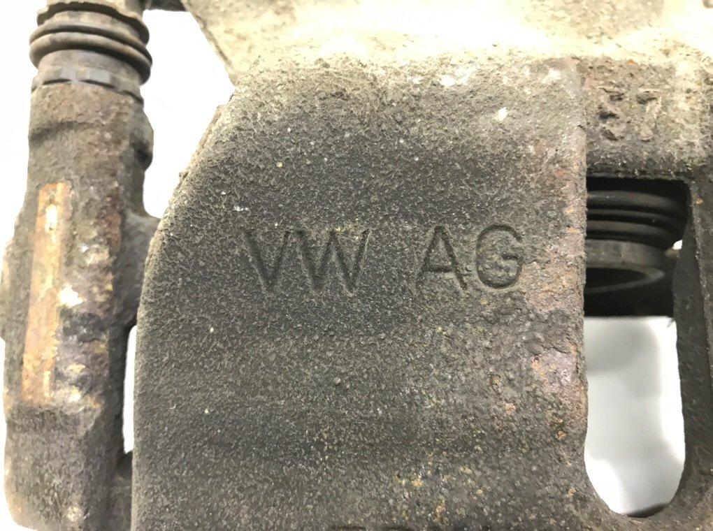 Суппорт передний левый бу для Skoda Karoq 1.5 Ti, 2019 г. Суппорт передний левый бу для Skoda Karoq 1.5 Ti, 2019 г.