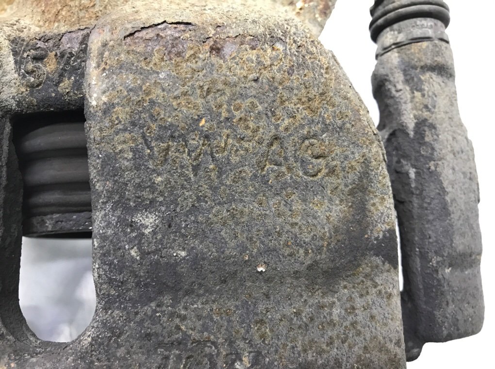 Суппорт передний правый бу для Skoda Karoq 1.5 Ti, 2019 г. Суппорт передний правый бу для Skoda Karoq 1.5 Ti, 2019 г.