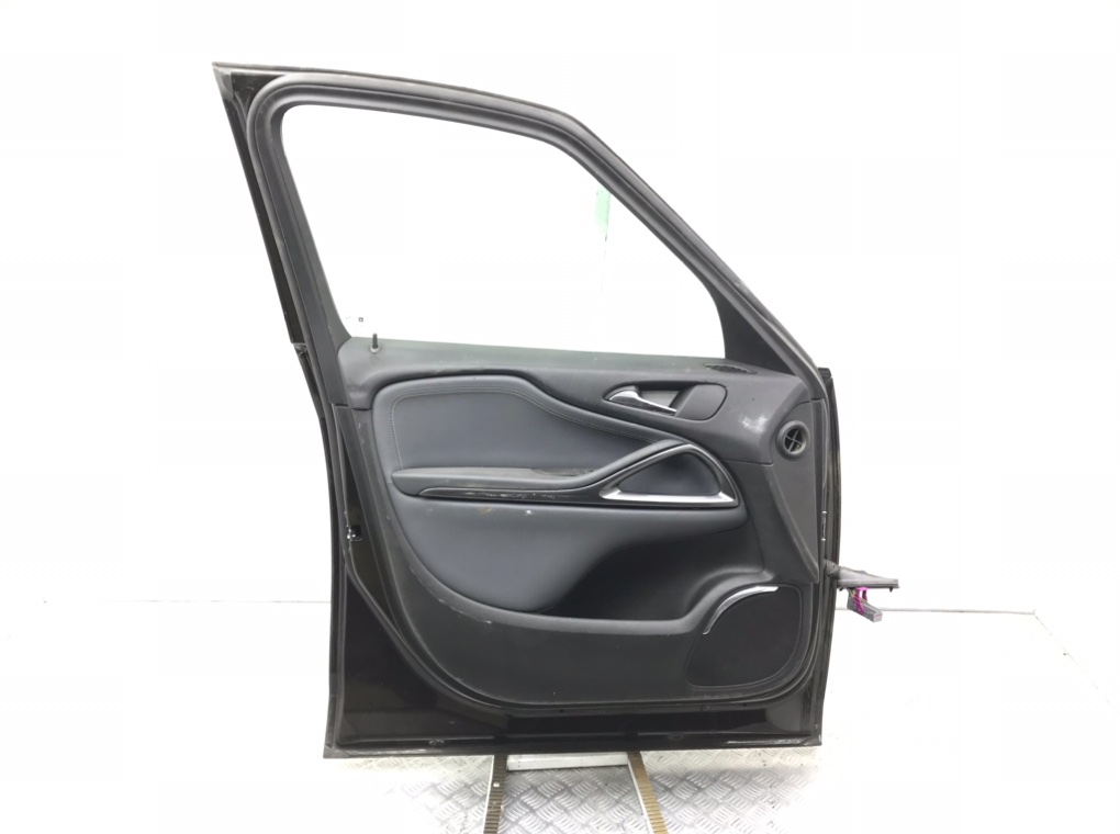 Дверь передняя левая бу для Opel Zafira C 2.0 CDTi,  2013 г.