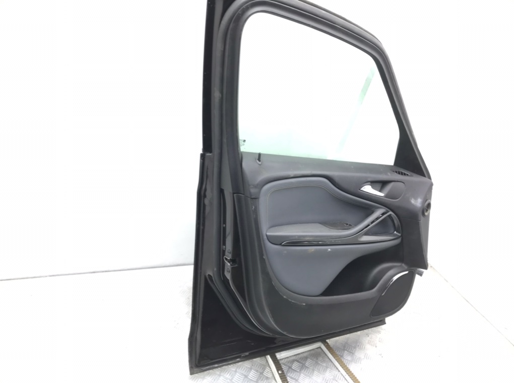 Дверь передняя левая бу для Opel Zafira C 2.0 CDTi,  2013 г.