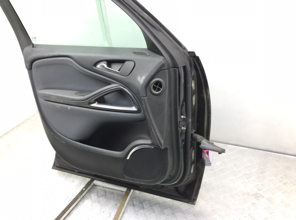 Дверь передняя левая бу для Opel Zafira C 2.0 CDTi,  2013 г.