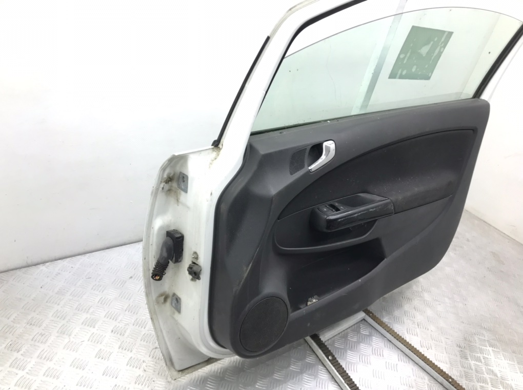Дверь передняя правая бу для Opel Corsa D 1.2 i,  2010 г.
