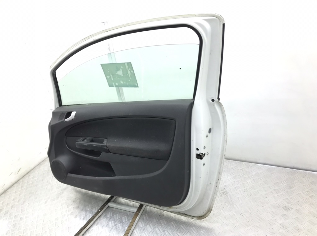 Дверь передняя правая бу для Opel Corsa D 1.2 i,  2010 г.