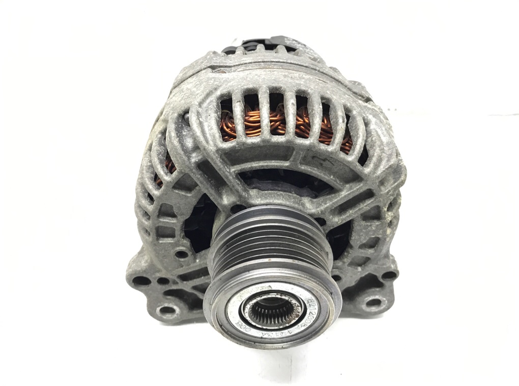 Генератор бу для Volkswagen Golf 5 1.9 TDi, 2005 г.