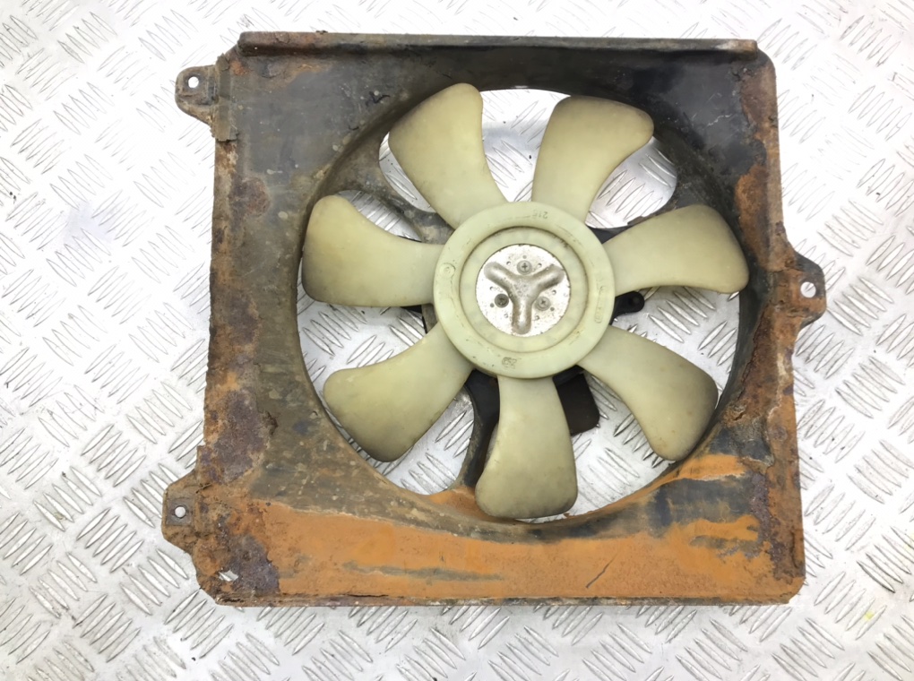 Вентилятор радиатора бу для Toyota RAV4 1 2.0 i, 1998 г. Вентилятор радиатора бу для Toyota RAV4 1 2.0 i, 1998 г.