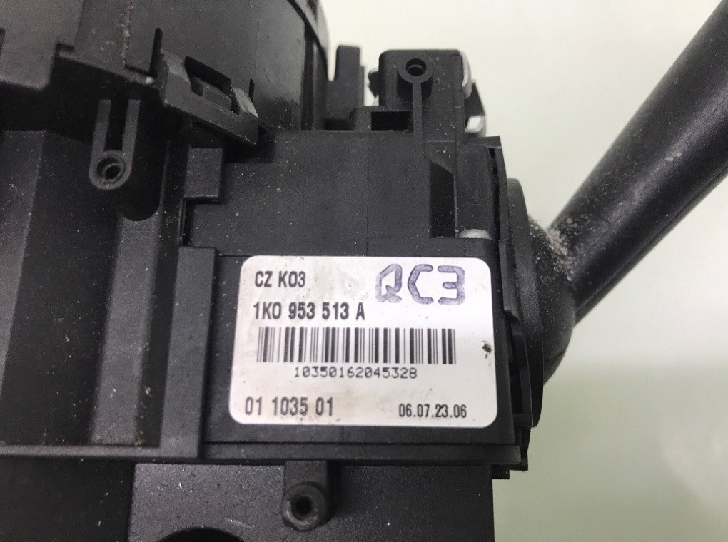 Переключатель подрулевой (стрекоза) бу для Volkswagen Golf Plus 5 1.6 i, 2006 г. Переключатель подрулевой (стрекоза) бу для Volkswagen Golf Plus 5 1.6 i, 2006 г.