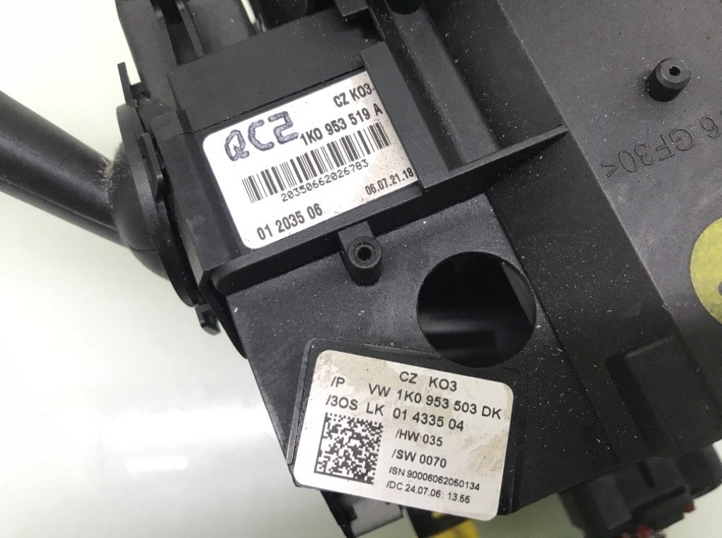 Переключатель подрулевой (стрекоза) бу для Volkswagen Golf Plus 5 1.6 i, 2006 г. Переключатель подрулевой (стрекоза) бу для Volkswagen Golf Plus 5 1.6 i, 2006 г.