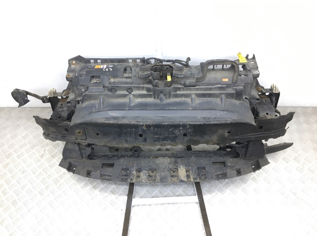 Панель передняя (телевизор) бу для Ford Fiesta 6 1.4 i,  2009 г.