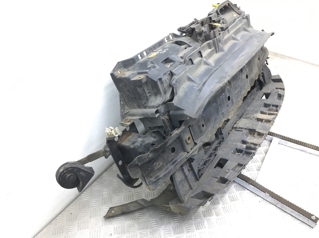 Панель передняя (телевизор) бу для Ford Fiesta 6 1.4 i,  2009 г.